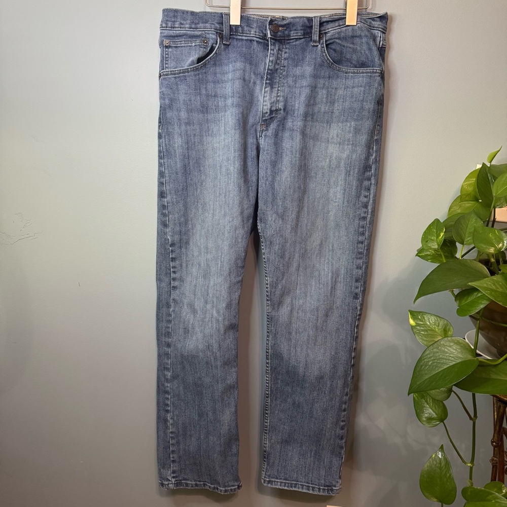 Wrangler Regular Fit Straight Leg Jeans. No Size. Measurements  Men’s 35 x 29